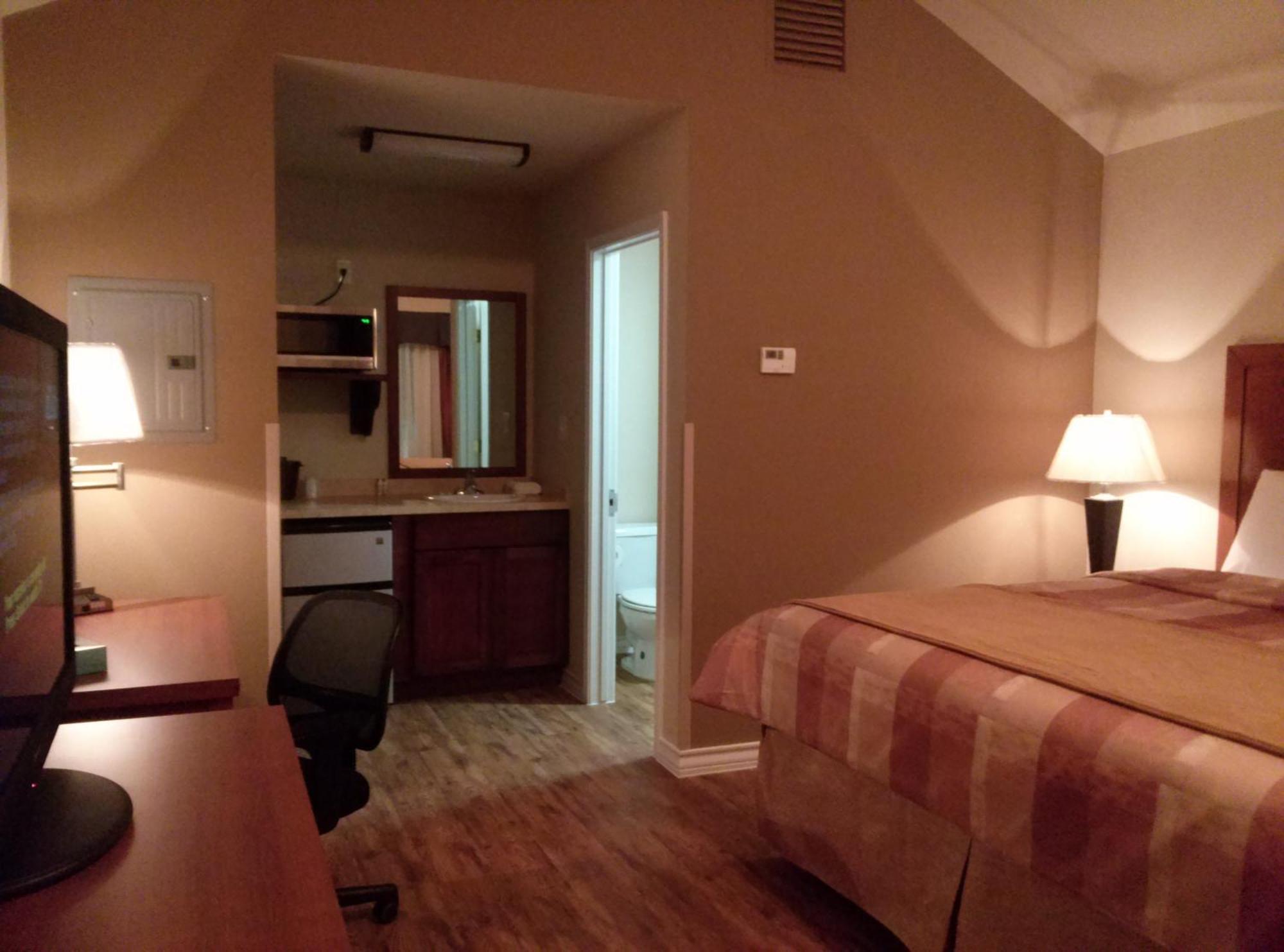 Fieldhouse Inn & Conference Center Kenedy ภายนอก รูปภาพ