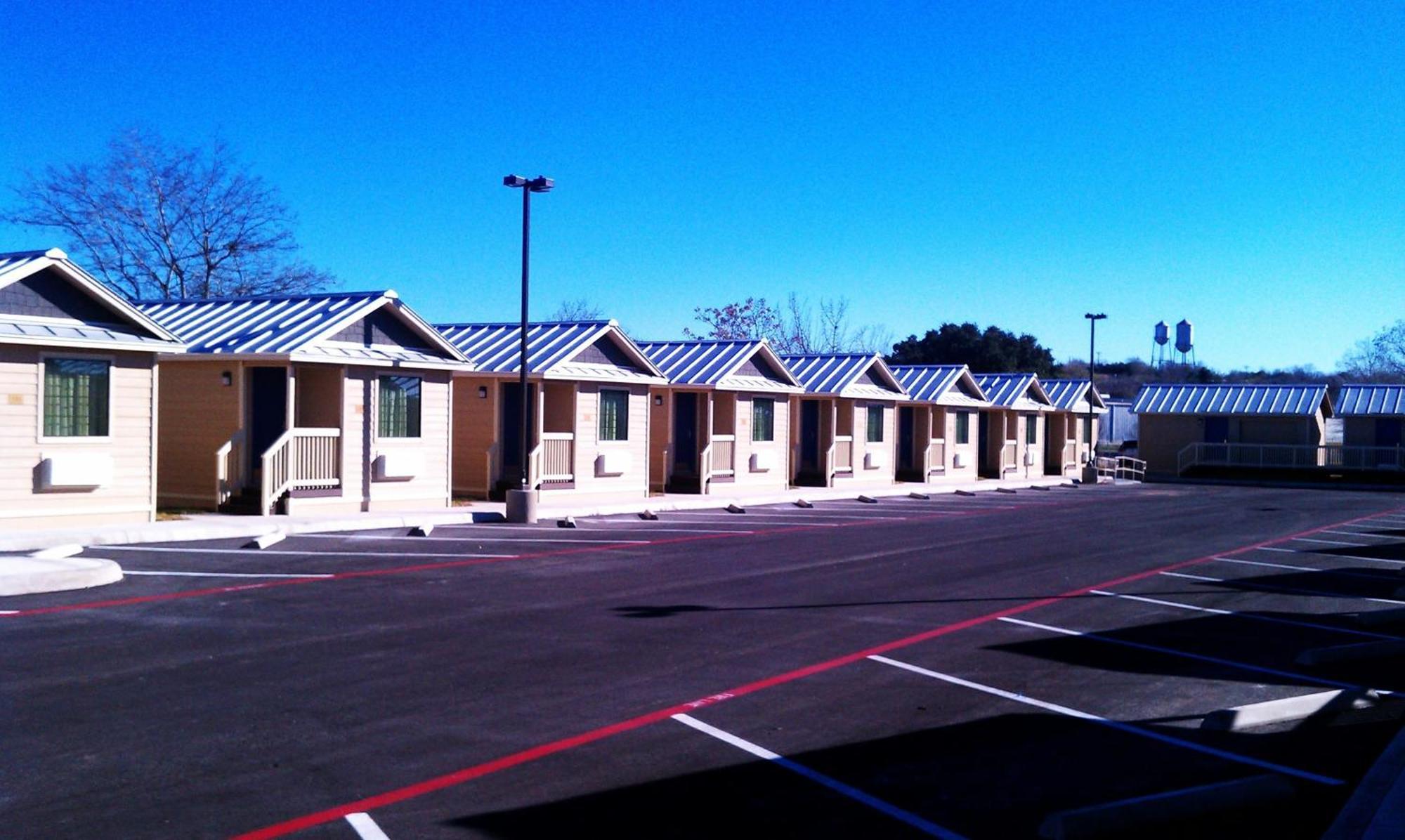 Fieldhouse Inn & Conference Center Kenedy ภายนอก รูปภาพ